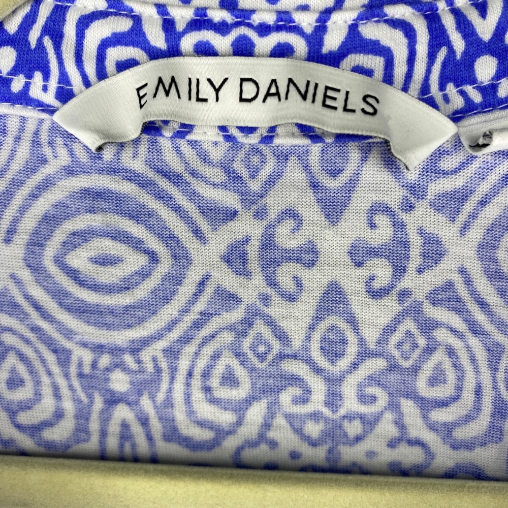Emily Daniels Womens Blue White Geometric Medallion Sleeveless V-Neck Top Medium - Picture 3 of 11